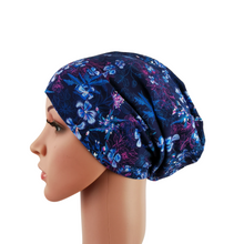 Lade das Bild in den Galerie-Viewer, Beanie "Blue Meadow" für Damen aus blauem Jersey mit Naturmotiv