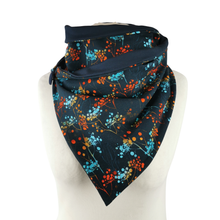 Lade das Bild in den Galerie-Viewer, Loop "Nordwind" nachtblau mit Knopf Blumen
