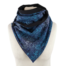 Lade das Bild in den Galerie-Viewer, Loop "Skye" blau mit Knopf