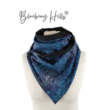 Lade das Bild in den Galerie-Viewer, Loop "Skye" blau mit Knopf