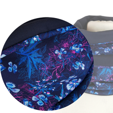 Lade das Bild in den Galerie-Viewer, Loop "Blue Meadow" dunkelblau pink Blumen rund Jersey Schlauchschal