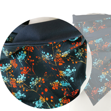 Lade das Bild in den Galerie-Viewer, Loop "Nordwind" nachtblau mit Knopf Blumen