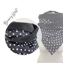 Lade das Bild in den Galerie-Viewer, Winterloop Fleece POLKA DOT Schwarz – warmer Fleeceloop mit weißen Punkten