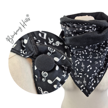 Lade das Bild in den Galerie-Viewer, Winterloop Fleece NOTEN Schwarz – warmer Fleeceloop mit Noten & Notenschlüsseln
