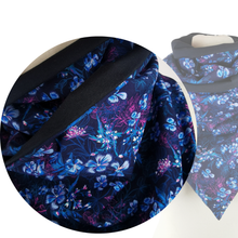 Lade das Bild in den Galerie-Viewer, Loop "Blue Meadow" blau mit Knopf Blumen