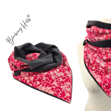 Lade das Bild in den Galerie-Viewer, Winterloop Fleece RANKEN Rot – warmer Fleeceloop Rot Grau mit Blumenranken