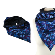 Lade das Bild in den Galerie-Viewer, Loop "Blue Meadow" blau mit Knopf Blumen