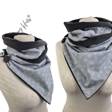 Lade das Bild in den Galerie-Viewer, Winterloop Fleece Kreise Hellgrau – warmer Fleeceloop mit grafischem Muster