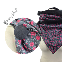 Lade das Bild in den Galerie-Viewer, Winterloop Fleece TRACHTEN Anthrazit Rosa – warmer Fleeceloop mit kleinen Röschen