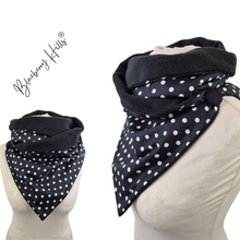 Lade das Bild in den Galerie-Viewer, Winterloop Fleece POLKA DOT Schwarz – warmer Fleeceloop mit weißen Punkten