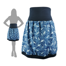 Lade das Bild in den Galerie-Viewer, Rock "Fjar" - Damenrock aus Jersey mit  Vögeln, blau knielang klappbarer Bund