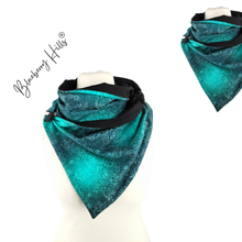 Lade das Bild in den Galerie-Viewer, Loop "Jotun" grün mit Knopf und Farbverlauf