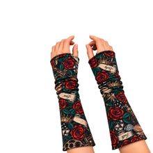 Lade das Bild in den Galerie-Viewer, Armstulpen CHERRY RIOT Schwarz-Rot – Punk Pulswärmer im Tattoo Style