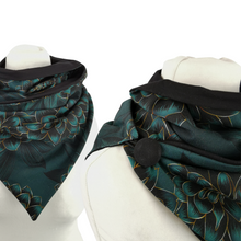 Lade das Bild in den Galerie-Viewer, Loop "Dahlienblüte" jadegrün mit Knopf