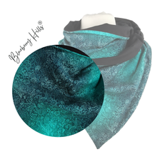 Lade das Bild in den Galerie-Viewer, Loop "Jotun" grün mit Knopf und Farbverlauf