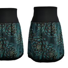 Lade das Bild in den Galerie-Viewer, Rock "Dahlienblüte" Jersey knielang jadegrün