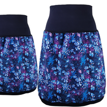 Lade das Bild in den Galerie-Viewer, Rock "Blue Meadow" Jersey knielang blau dunkel Blumen Naturmotiv