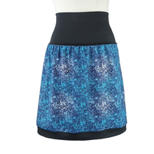 Lade das Bild in den Galerie-Viewer, Rock "Skye" Jersey knielang blau dunkel Naturmotiv Farbverlauf