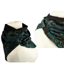 Lade das Bild in den Galerie-Viewer, Loop "Dahlienblüte" jadegrün mit Knopf