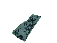 Lade das Bild in den Galerie-Viewer, Haarband Stirnband Knoten Blumen petrol grün blau elastisch Knotenlook breit warm