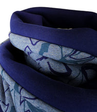 Lade das Bild in den Galerie-Viewer, Loop mit Blumenmuster blau petrol Winter dick Loopschal Tuch French Terry Rundloop klassisch Blumen floral Loopschal