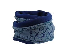 Lade das Bild in den Galerie-Viewer, Loop mit Blumenmuster blau petrol Winter dick Loopschal Tuch French Terry Rundloop klassisch Blumen floral Loopschal