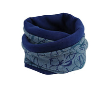 Lade das Bild in den Galerie-Viewer, Loop mit Blumenmuster blau petrol Winter dick Loopschal Tuch French Terry Rundloop klassisch Blumen floral Loopschal
