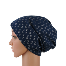 Lade das Bild in den Galerie-Viewer, Beanie "Skagen" für Damen aus blauem Jersey mit Ankern