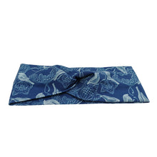 Lade das Bild in den Galerie-Viewer, Haarband mit Knoten Jersey blau Vögel mittelblau elastisch breit Muster