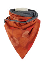 Lade das Bild in den Galerie-Viewer, Loop "Mandala" mit Knopf rost Jersey