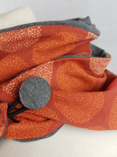 Lade das Bild in den Galerie-Viewer, Loop "Mandala" mit Knopf rost Jersey