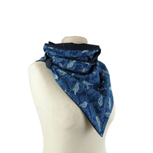 Lade das Bild in den Galerie-Viewer, Zipfelloop mit Knopf Jersey Vögel Muster Natur Blumen blau Wickelschal Tuch mit Dreieck