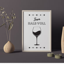 Lade das Bild in den Galerie-Viewer, Bild Sofort Download Glas ist halb voll Küchenposter png jpg Schrift Poster selber drucken minimalistisch Küche Büro Wall art Wein Weinglas