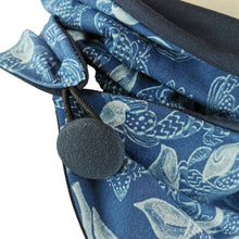 Lade das Bild in den Galerie-Viewer, Zipfelloop mit Knopf Jersey Vögel Muster Natur Blumen blau Wickelschal Tuch mit Dreieck