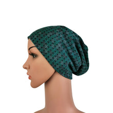 Lade das Bild in den Galerie-Viewer, Beanie Damen Jersey grün doppelt dunkel slouch Mütze Muster
