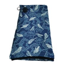 Lade das Bild in den Galerie-Viewer, Zipfelloop mit Knopf Jersey Vögel Muster Natur Blumen blau Wickelschal Tuch mit Dreieck