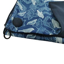 Lade das Bild in den Galerie-Viewer, Zipfelloop mit Knopf Jersey Vögel Muster Natur Blumen blau Wickelschal Tuch mit Dreieck
