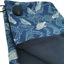 Lade das Bild in den Galerie-Viewer, Zipfelloop mit Knopf Jersey Vögel Muster Natur Blumen blau Wickelschal Tuch mit Dreieck