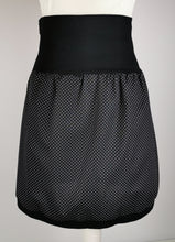 Lade das Bild in den Galerie-Viewer, Rock "Minidots" -Baumwollrock mit Punkten schwarz weiß