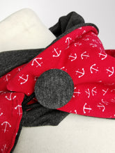 Lade das Bild in den Galerie-Viewer, Loop "Kysta" rot mit Ankern und Knopf Wickelloop maritim