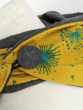 Lade das Bild in den Galerie-Viewer, Loop "Synn" Pusteblumen mit Knopf Wickelloop senf petrol Wickelschal