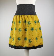 Lade das Bild in den Galerie-Viewer, Rock "Synn" - Damenrock aus Jersey mit Pusteblumen senf petrol