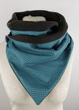 Lade das Bild in den Galerie-Viewer, Loop mit Knopf Fleece Punkte Winter blau weiß