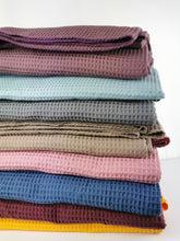 Lade das Bild in den Galerie-Viewer, Sommerdecke XXL Waffelpique 150x200 Tagesdecke Sofadecke 8 Farben
