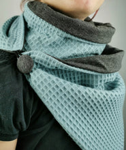 Lade das Bild in den Galerie-Viewer, Loop mit Knopf Waffelpique adriablau grau