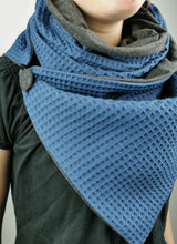 Lade das Bild in den Galerie-Viewer, Loop mit Knopf Waffelpique dark jeans blau grau