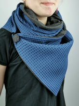 Lade das Bild in den Galerie-Viewer, Loop mit Knopf Waffelpique dark jeans blau grau