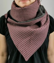 Lade das Bild in den Galerie-Viewer, Loop mit Knopf Waffelpique mauve grau