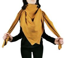 Lade das Bild in den Galerie-Viewer, Tuch XXL ocker Waffeljersey Dreieckstuch Mehrzwecktuch