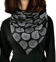 Lade das Bild in den Galerie-Viewer, Loop Mandala schwarz weiß